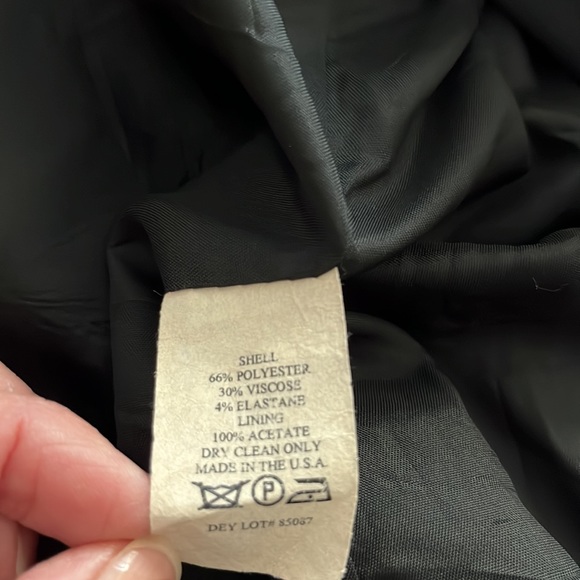 How & Wen black blazer - Picture 6 of 7